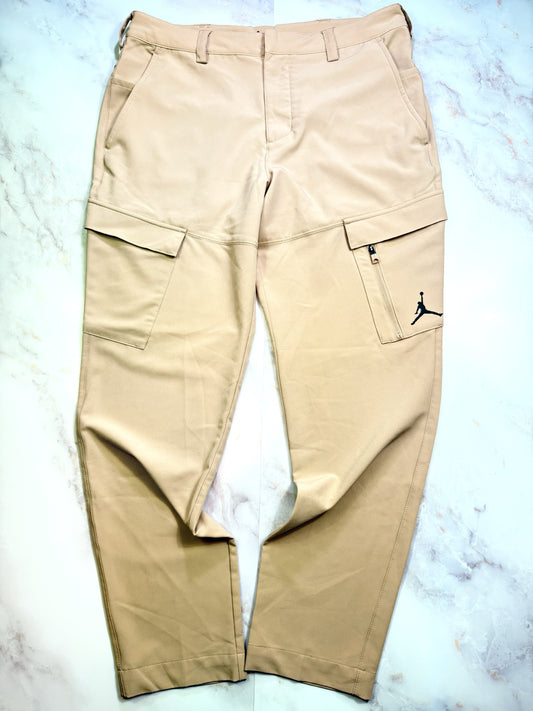 【Nike Air Jordan】カーゴパンツ ジャンプマンロゴ カーキ/ベージュ M (32) - 快適性とスタイルを両立!