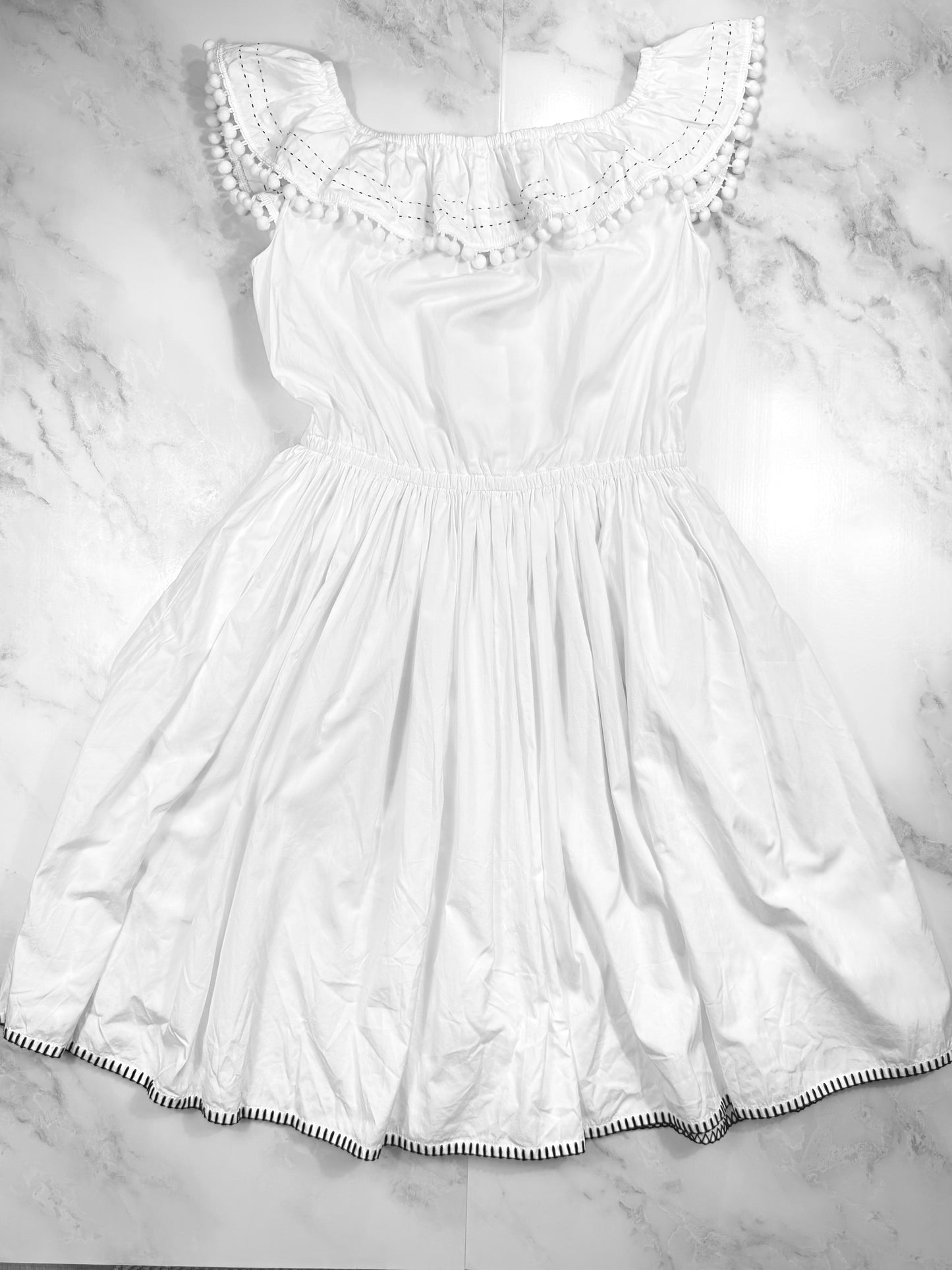 【ミュウミュウ】Miu Miu ホワイト ポンポン オフショルダー ワンピース サイズ42 (L〜XL相当) 白 エスニック ボヘミアン
