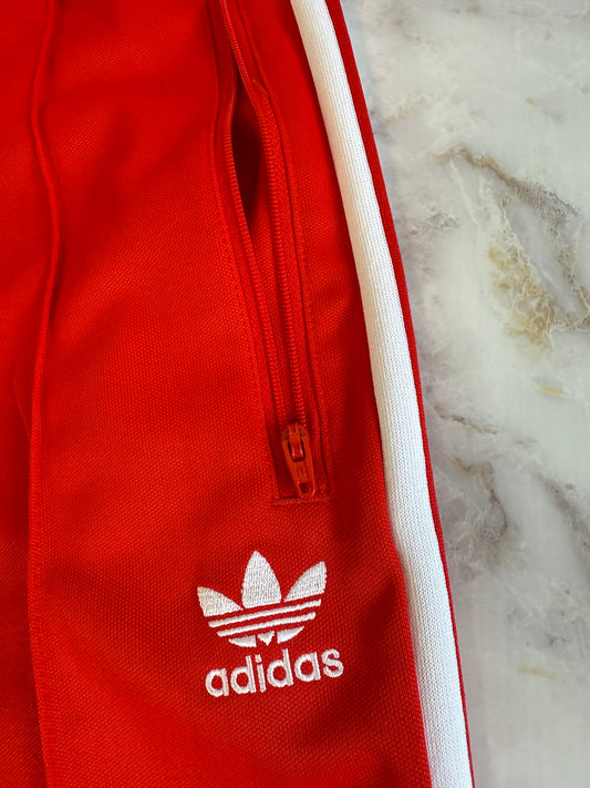 adidas Beckenbauer TP トラックパンツ レッド XLサイズ | 定番3本ライン×トレフォイルロゴ スポーツミックスに