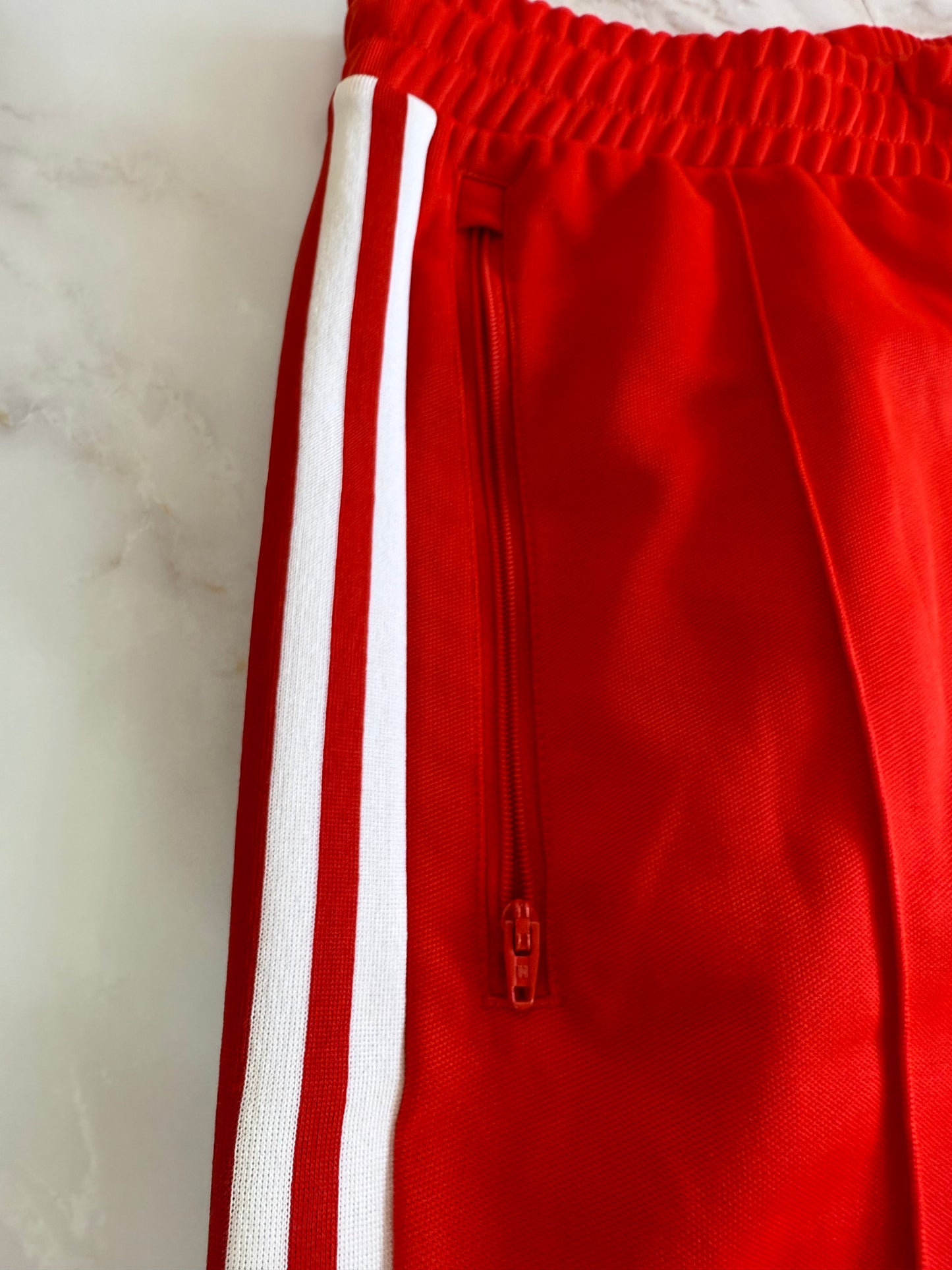adidas Beckenbauer TP トラックパンツ レッド XLサイズ | 定番3本ライン×トレフォイルロゴ スポーツミックスに