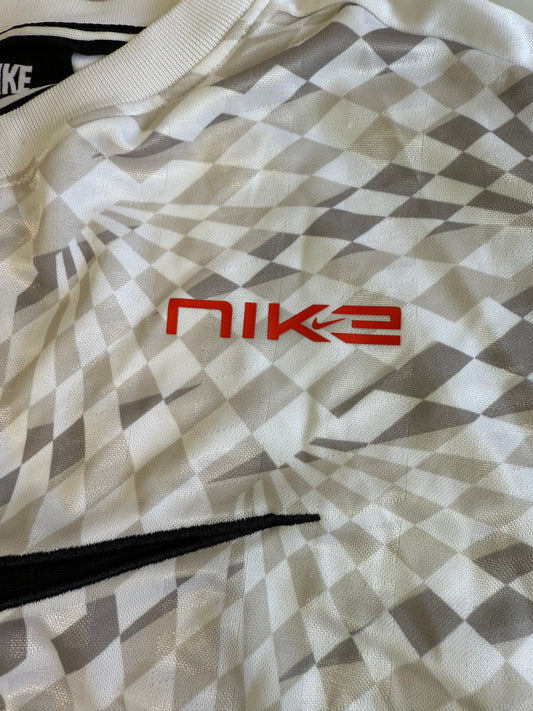 【NIKE】ナイキ ロングスリーブ クロップドトップ スポーツウェア 幾何学デザイン Mサイズ相当 レディース ストリート系 ホワイト×グレー×ブラック