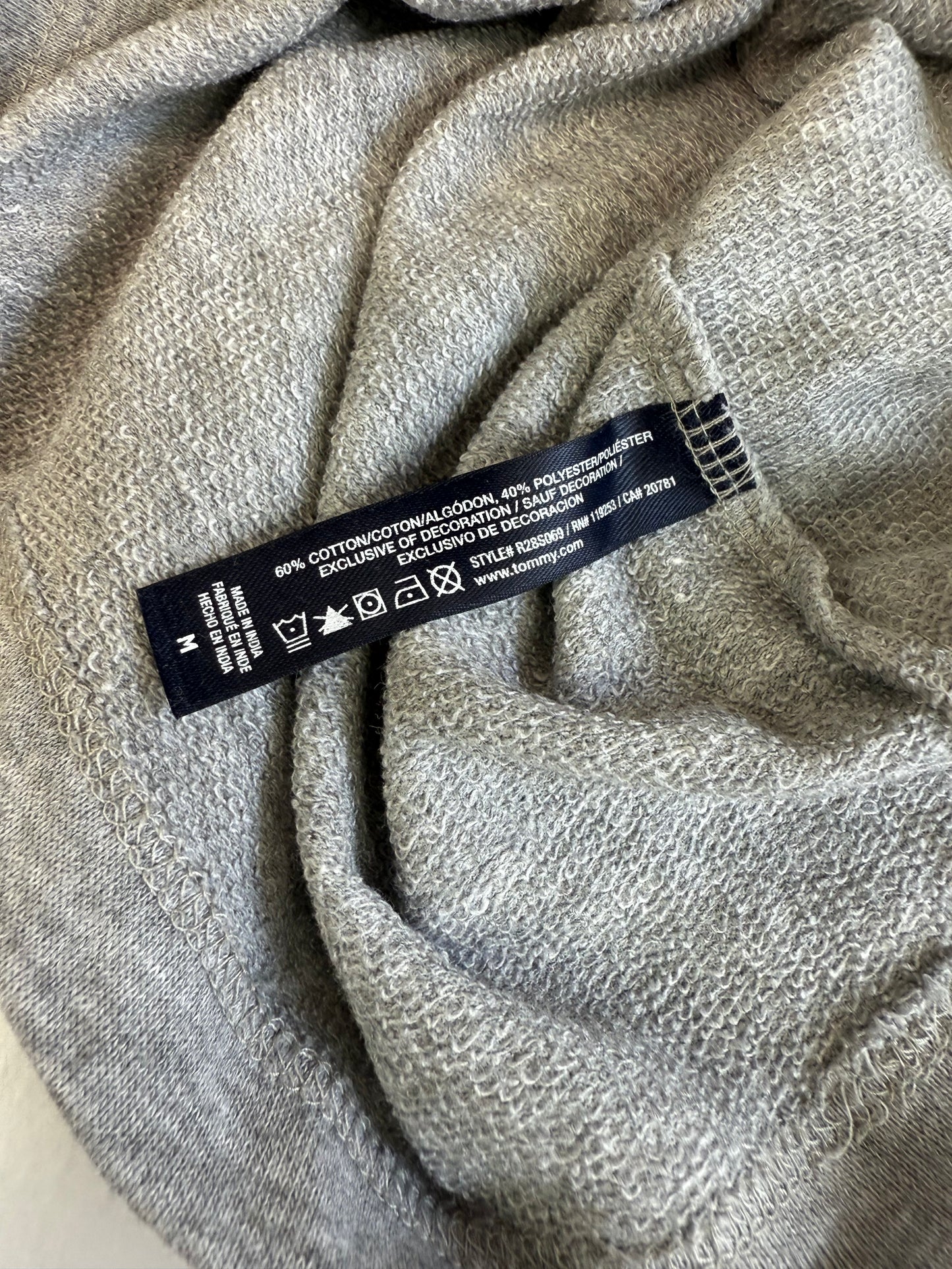 【TOMMY HILFIGER】ロゴ刺繍スウェット トレーナー グレー Mサイズ | シンプル×個性派デザインが魅力