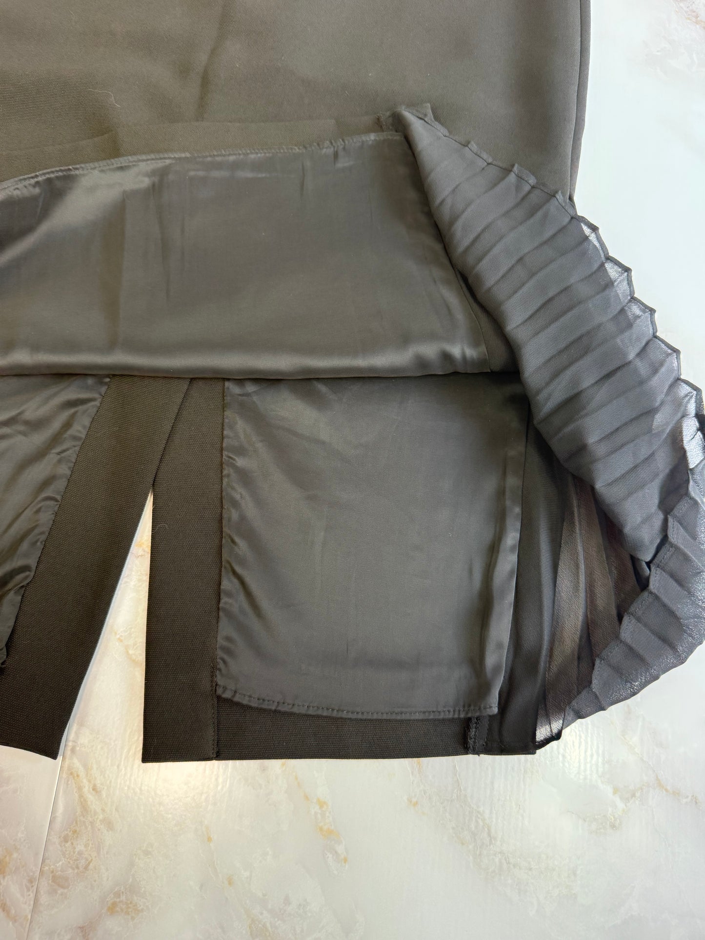 【GIVENCHY】プリーツ切替デザインタイトスカート|シック&エレガントなブラック | レディース 36(ウエスト約35cm/総丈約73cm)