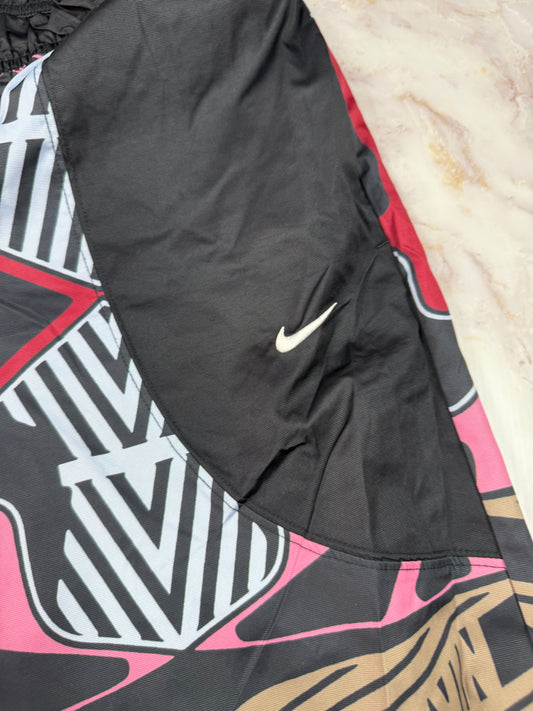 【NIKE】総柄 トラックパンツ Mサイズ マルチカラー ブラック ピンク レッド ストリート スポーツウェア