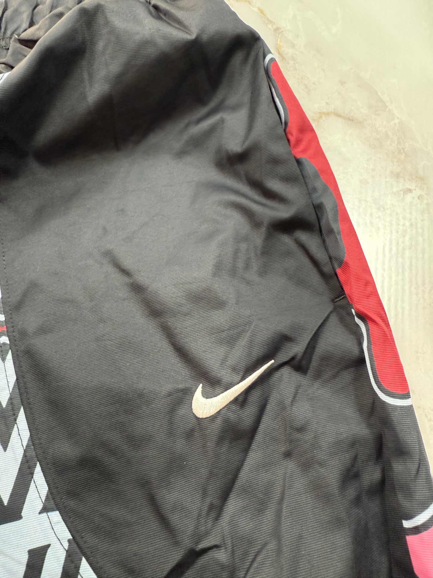 【NIKE】総柄 トラックパンツ Mサイズ マルチカラー ブラック ピンク レッド ストリート スポーツウェア