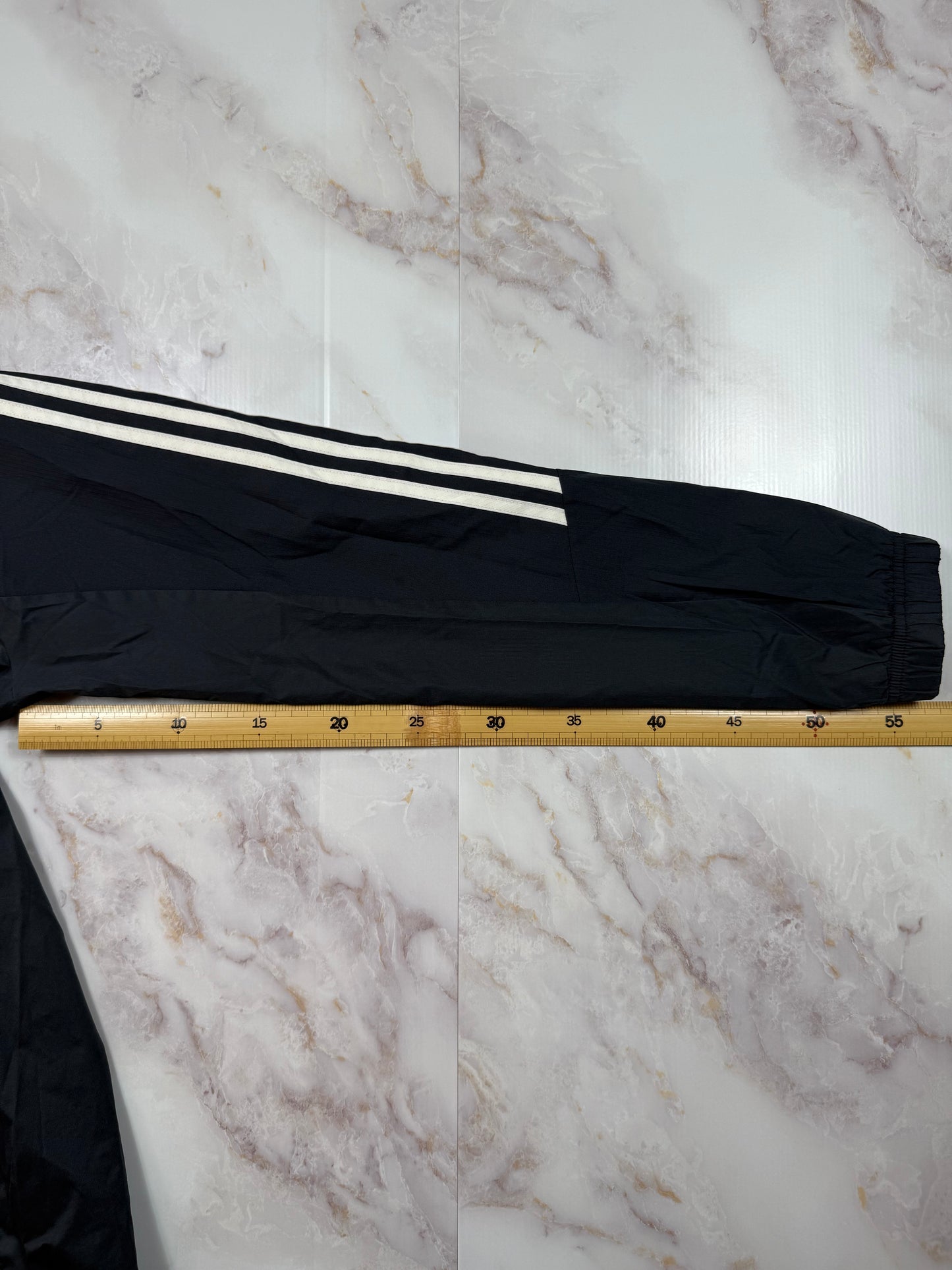 【adidas × Manchester United】マンチェスター・ユナイテッド AON スポンサーロゴ入り ウィンドブレーカー パーカー ブラック Lサイズ相当