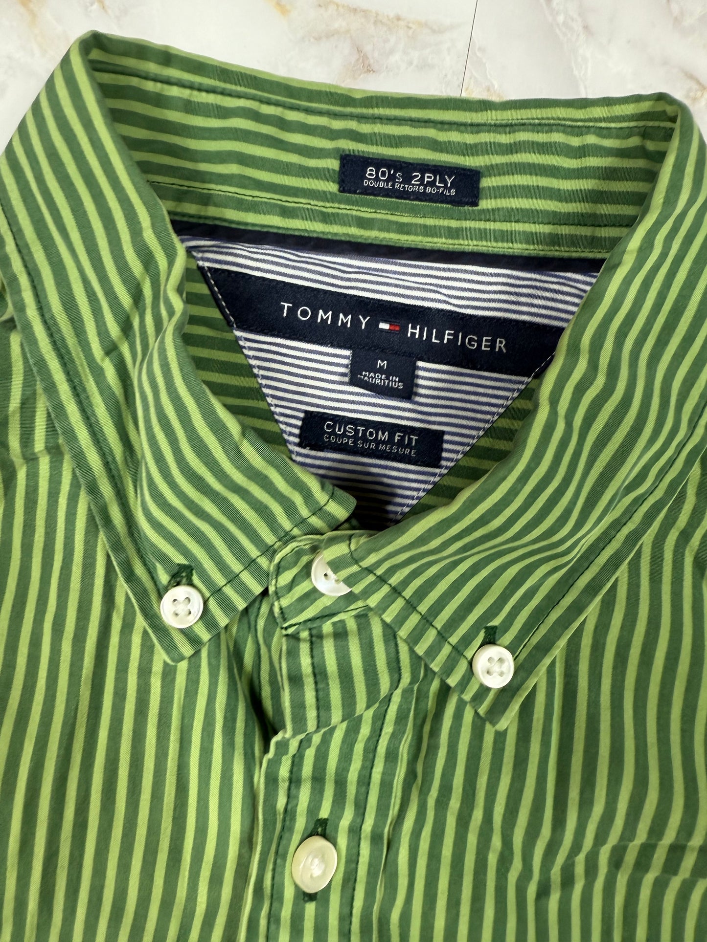 【TOMMY HILFIGER】トミーヒルフィガー グリーンストライプ シャツ メンズ M カスタムフィット 長袖 ボタンダウン コットン100%