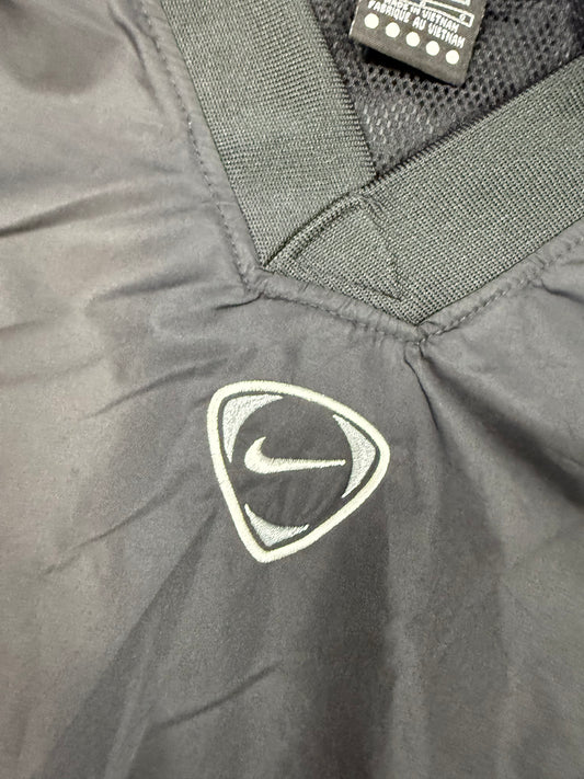 【NIKE】ナイキ Vネック プルオーバー ブラック ナイロンジャケット風 メンズ Lサイズ ベトナム製