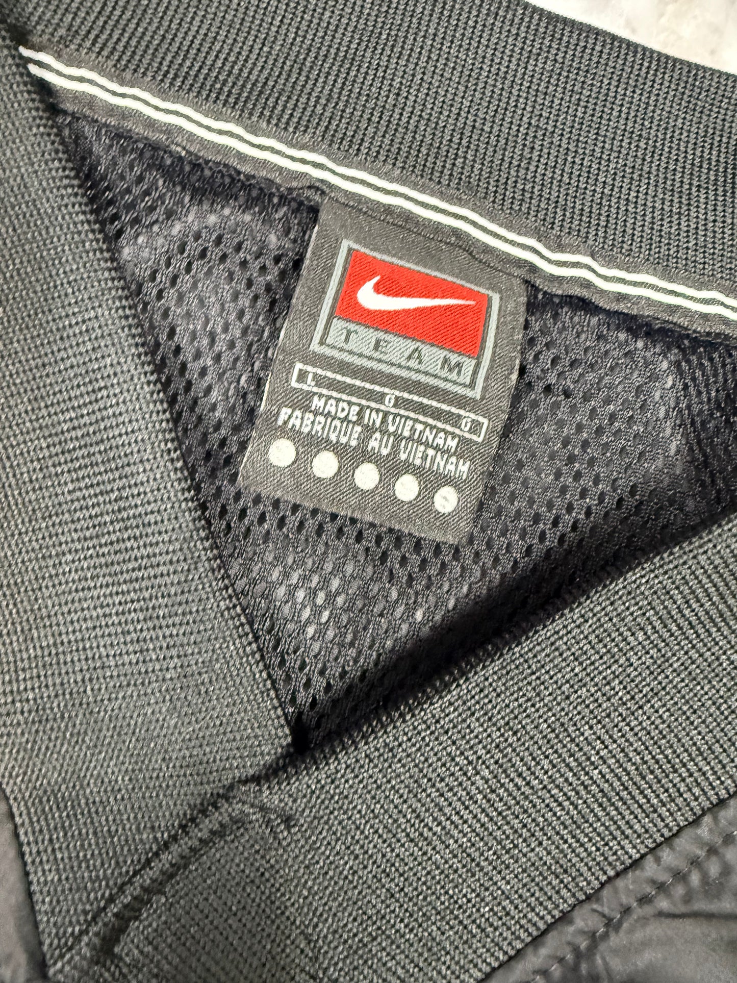 【NIKE】ナイキ Vネック プルオーバー ブラック ナイロンジャケット風 メンズ Lサイズ ベトナム製
