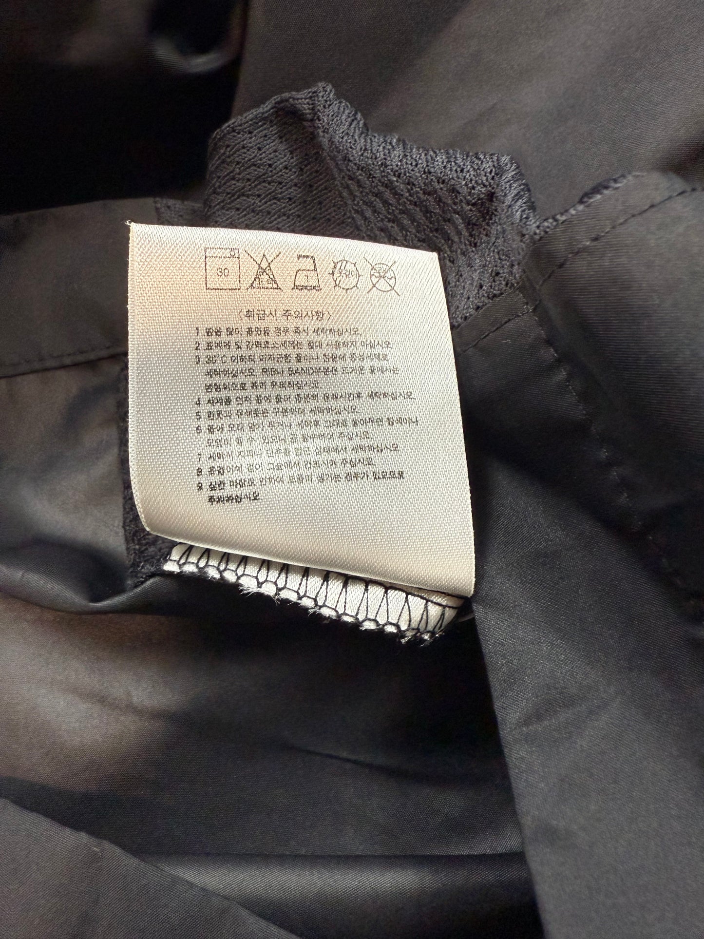 【NIKE】ナイキ Vネック プルオーバー ブラック ナイロンジャケット風 メンズ Lサイズ ベトナム製