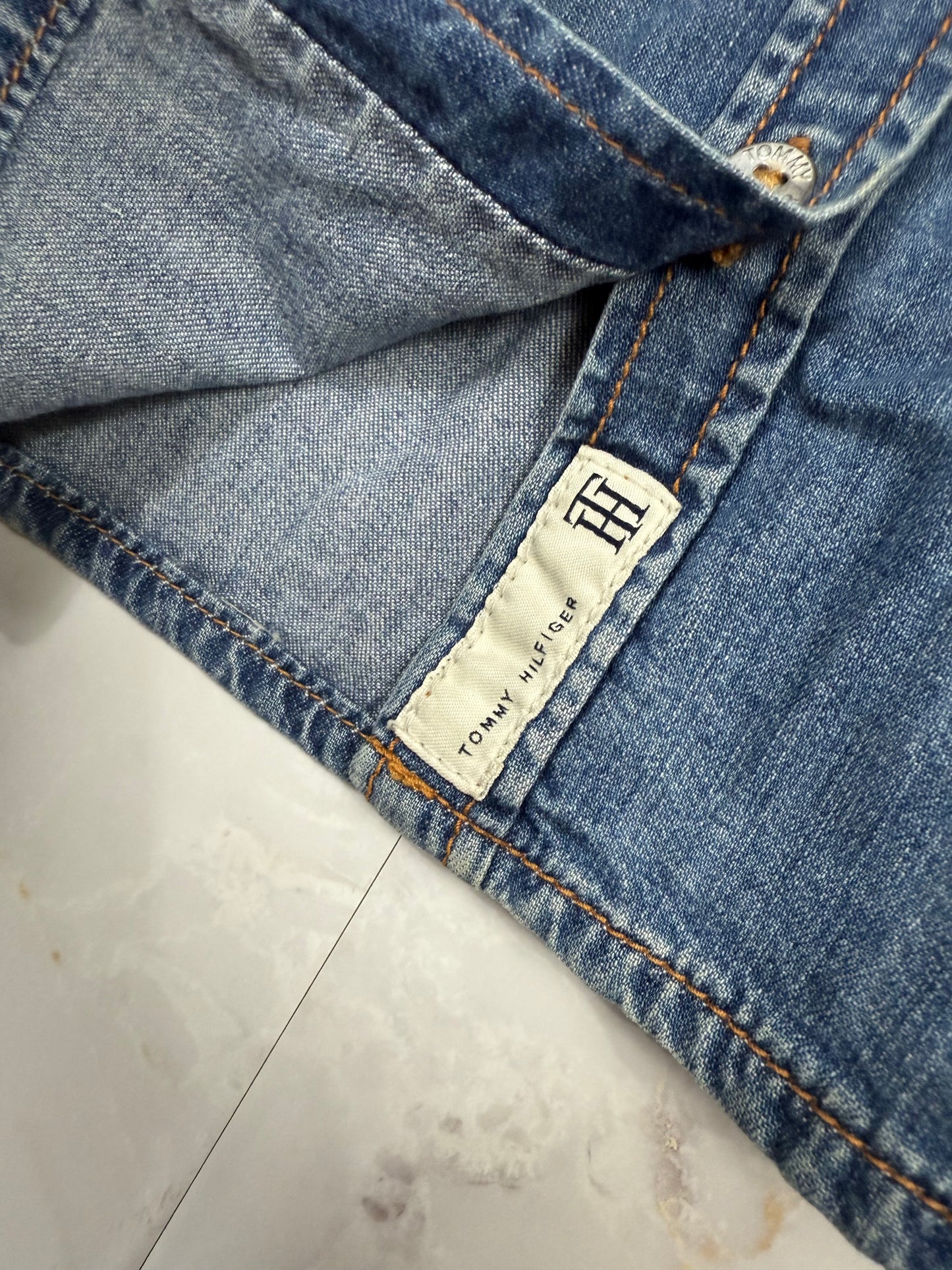 Tommy Hilfiger(トミーヒルフィガー)デニムシャツ レディース 長袖 ウエスタン風 カジュアルトップス サイズ2