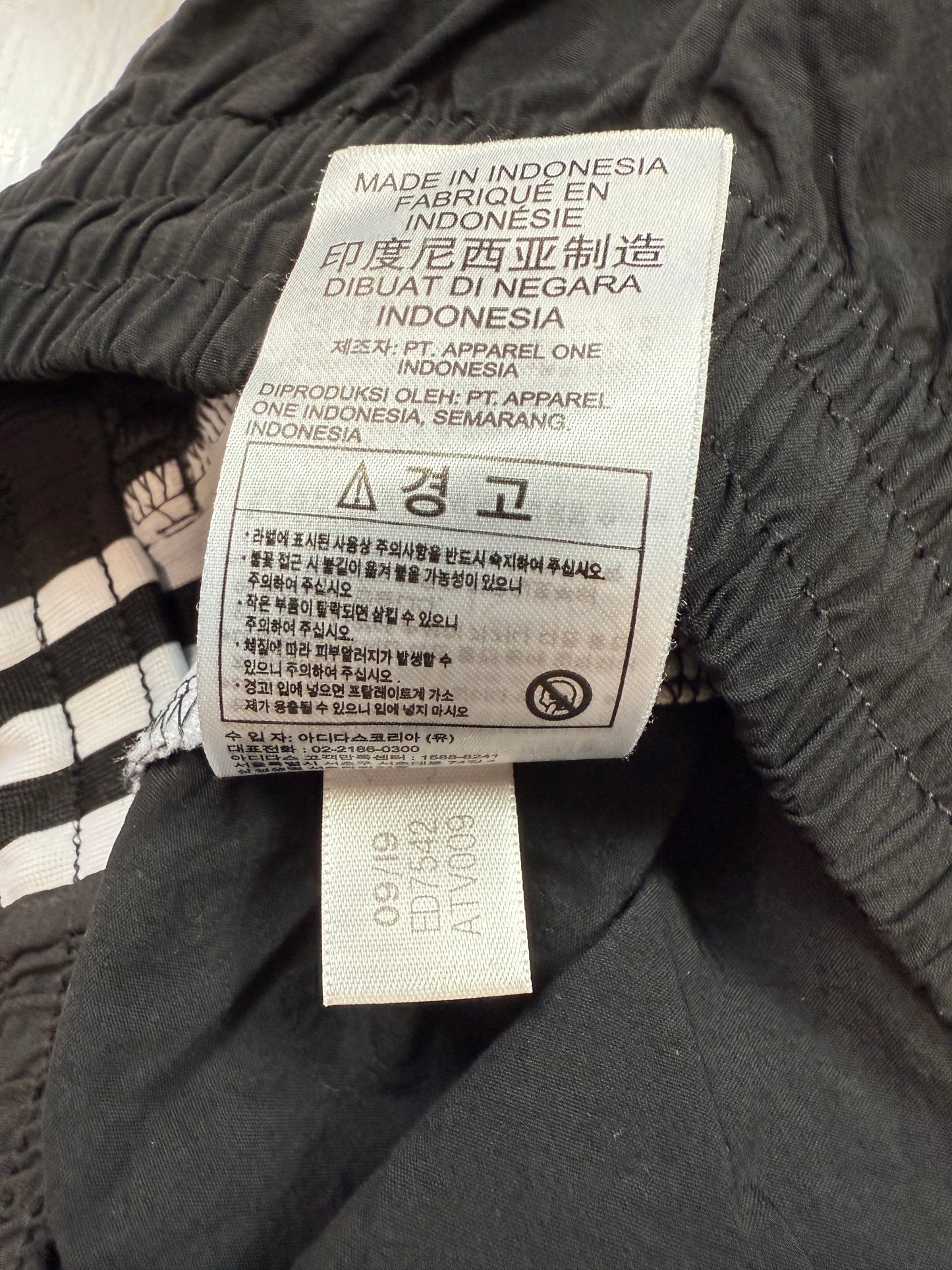 【adidas Originals】ブラック ナイロン トラックパンツ Lサイズ|3ストライプ ロックアップデザイン