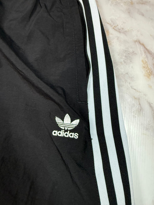 【adidas Originals】ブラック ナイロン トラックパンツ Lサイズ|3ストライプ ロックアップデザイン