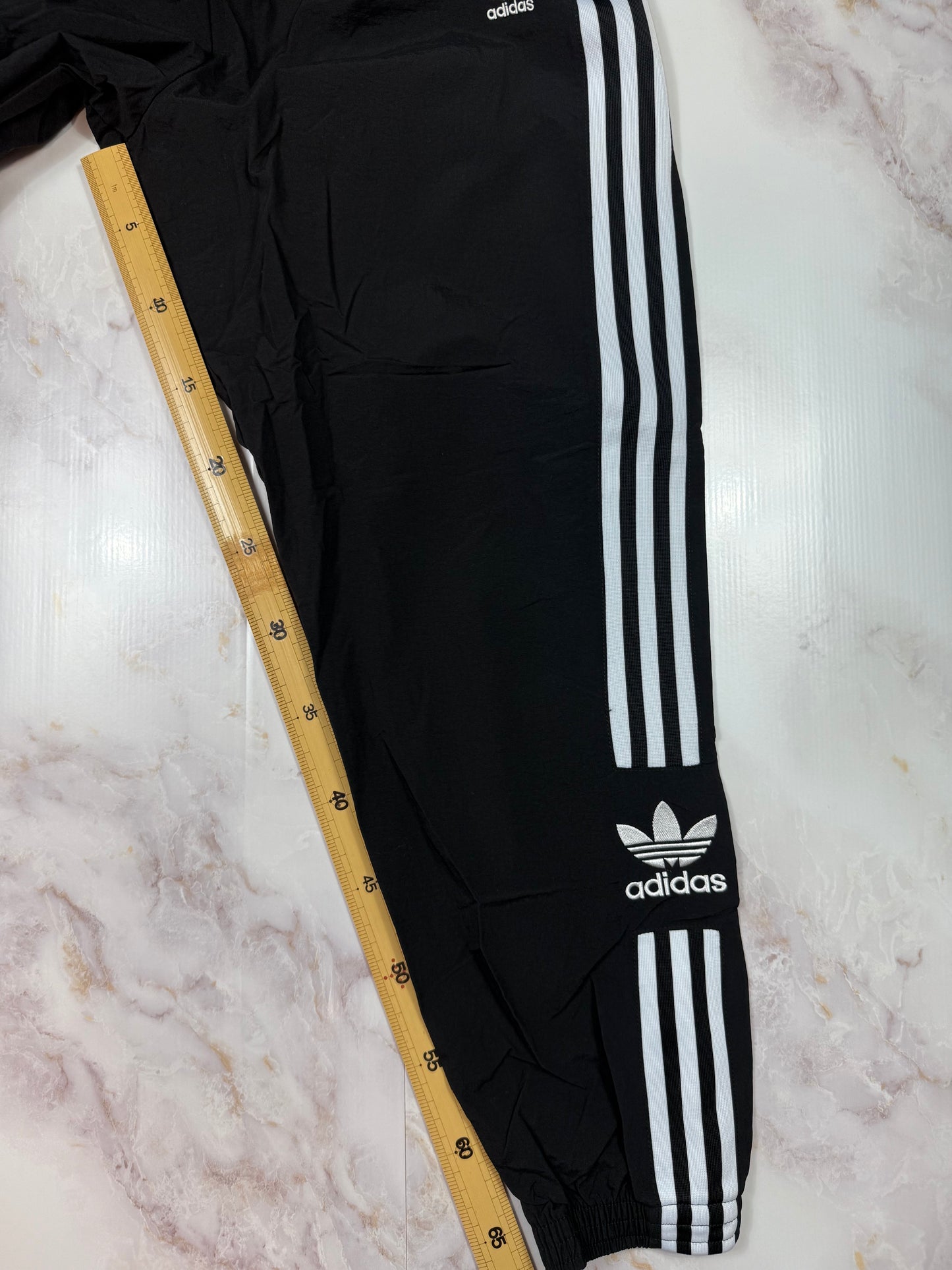 【adidas Originals】ブラック ナイロン トラックパンツ Lサイズ|3ストライプ ロックアップデザイン