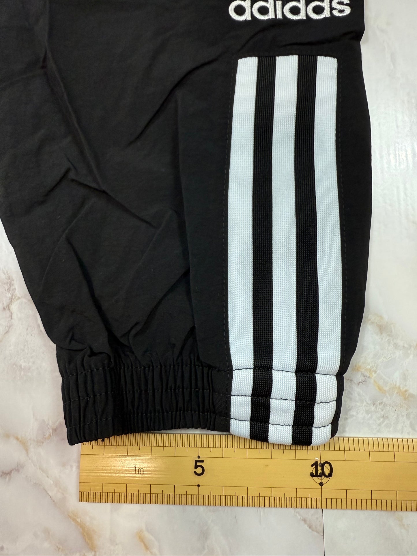 【adidas Originals】ブラック ナイロン トラックパンツ Lサイズ|3ストライプ ロックアップデザイン