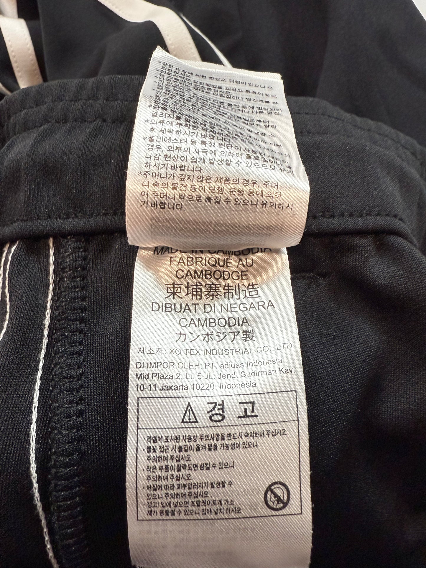【adidas アディダス】3ストライプス トラックパンツ ブラック A/XLサイズ|ポリエステル リサイクル素材 カンボジア製 メンズ ボトムス