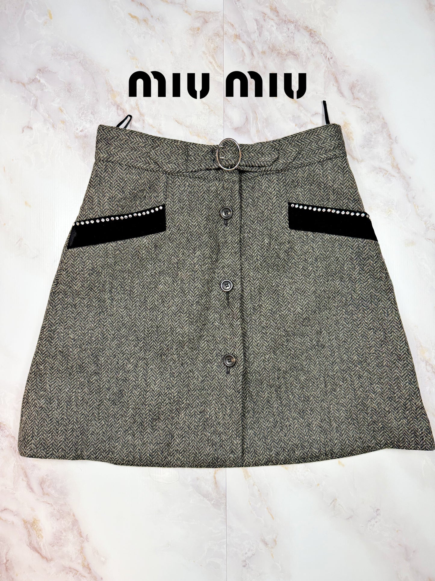 【MIU MIU】ウール混 ヘリンボーン Aラインスカート ベルト付き グレー系 42サイズ | ビジューポケットデザイン