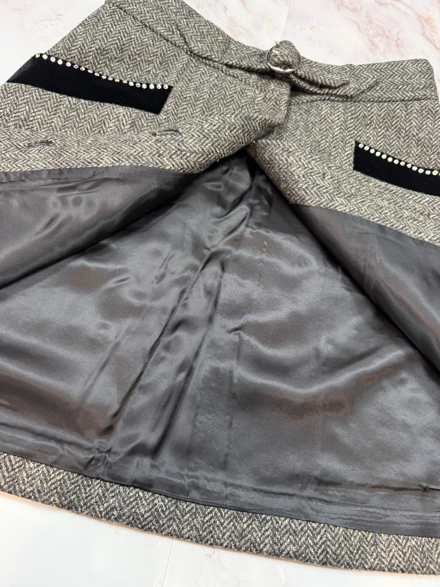 【MIU MIU】ウール混 ヘリンボーン Aラインスカート ベルト付き グレー系 42サイズ | ビジューポケットデザイン