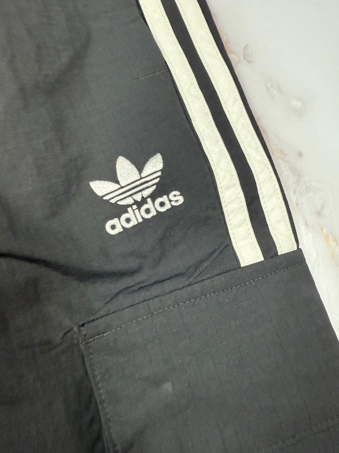 【adidas Originals】3ストライプ カーゴパンツ ブラック XSサイズ メンズ レディース兼用 スポーツミックス