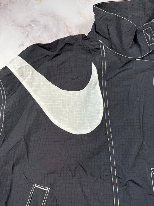 【NIKE】ビッグスウッシュ ナイロンジャケット ブラック XSサイズ | スポーツ&ストリートスタイル