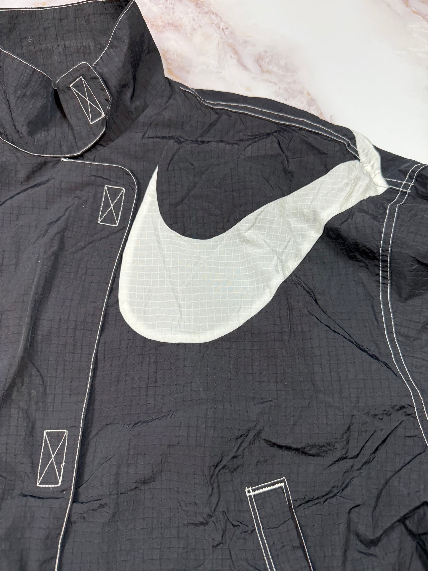 【NIKE】ビッグスウッシュ ナイロンジャケット ブラック XSサイズ | スポーツ&ストリートスタイル