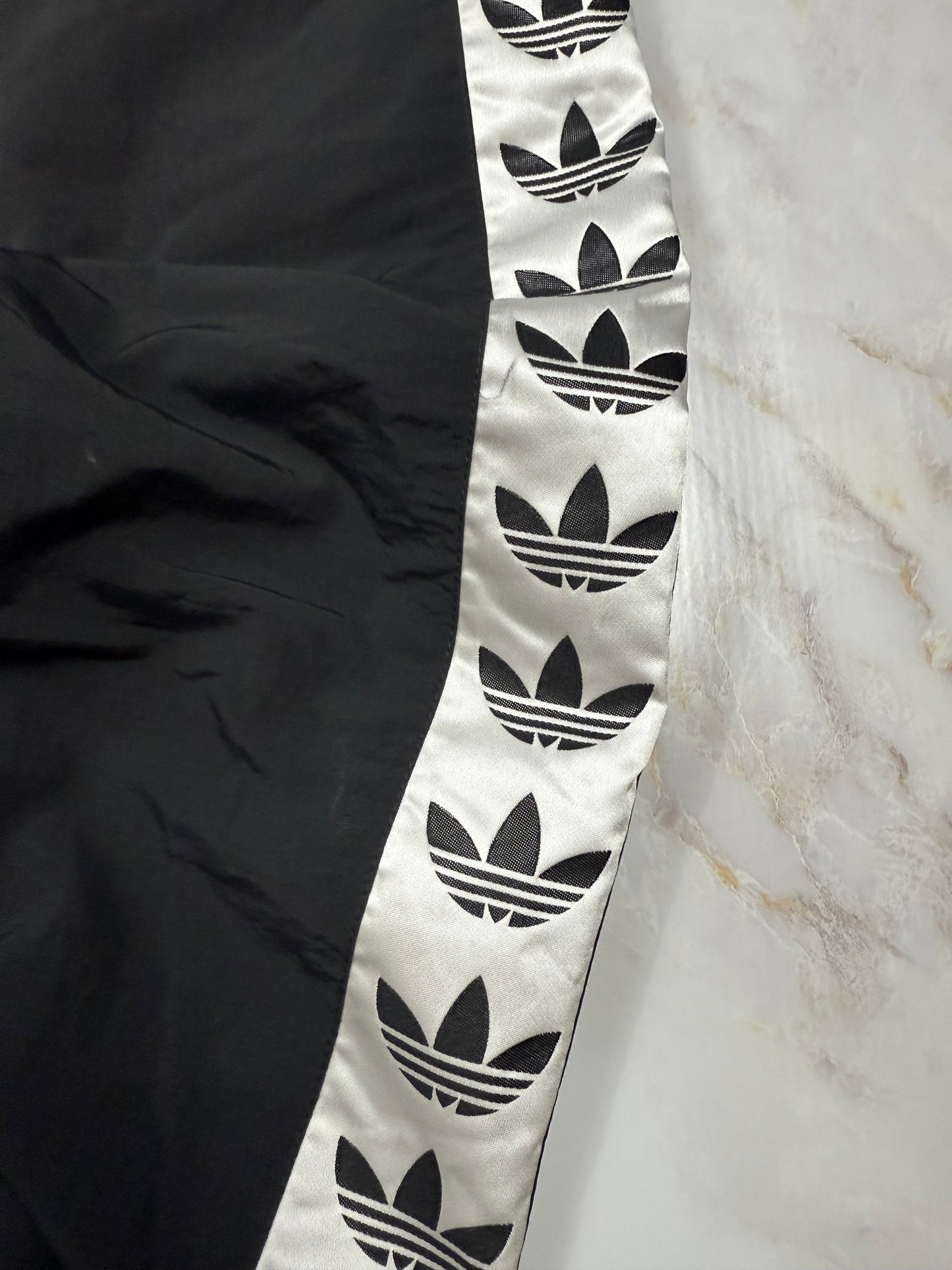 【adidas Originals】サイドロゴテープ トラックパンツ ブラック Lサイズ 裏地メッシュ ジャージボトムス