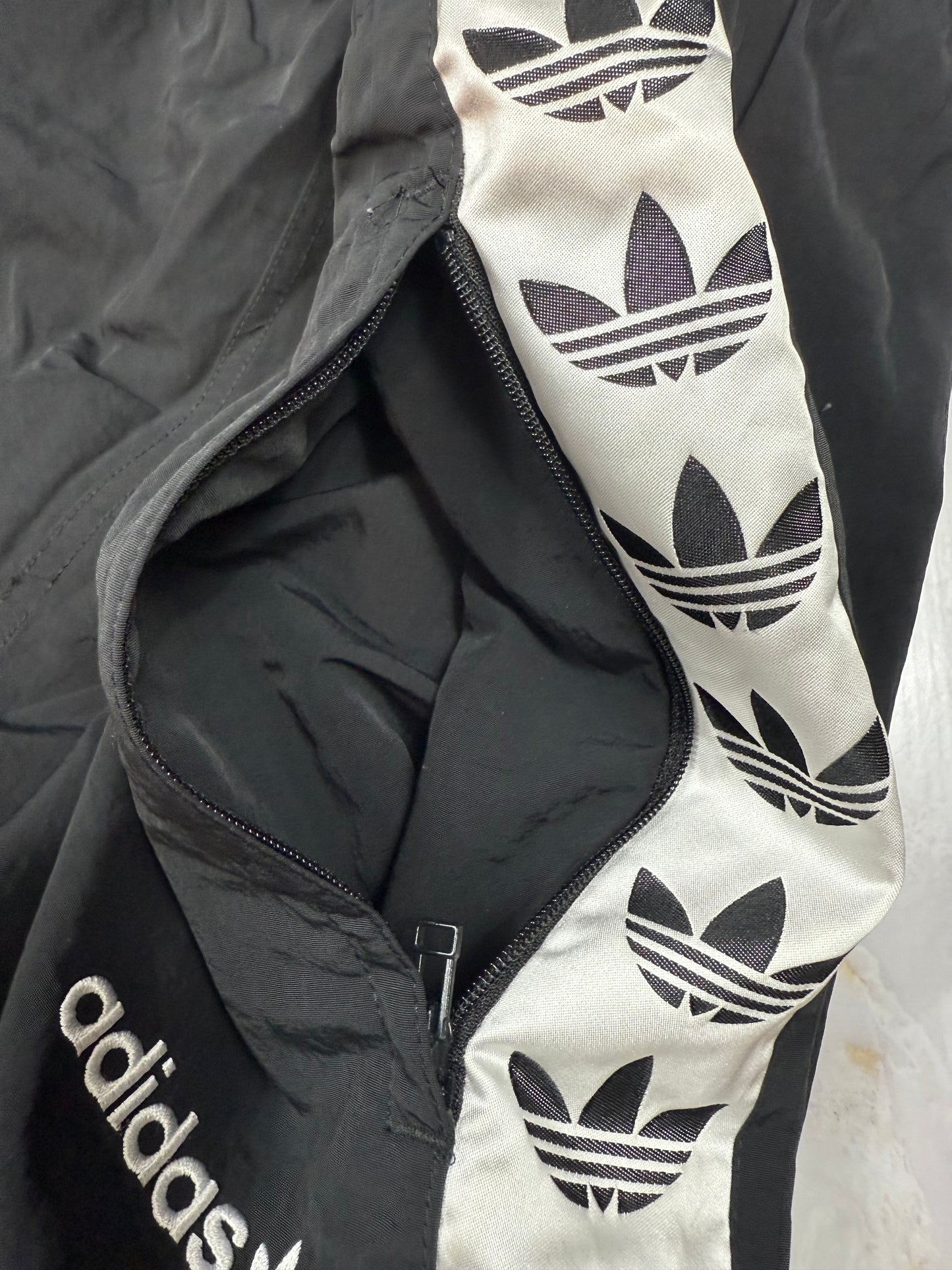 【adidas Originals】サイドロゴテープ トラックパンツ ブラック Lサイズ 裏地メッシュ ジャージボトムス