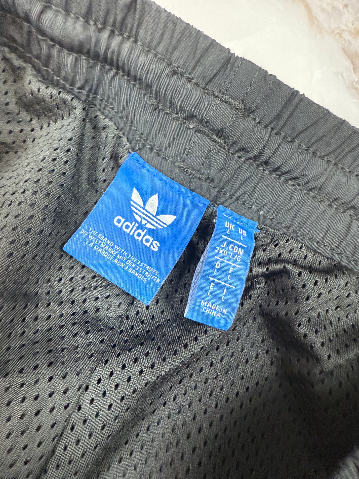 【adidas Originals】サイドロゴテープ トラックパンツ ブラック Lサイズ 裏地メッシュ ジャージボトムス