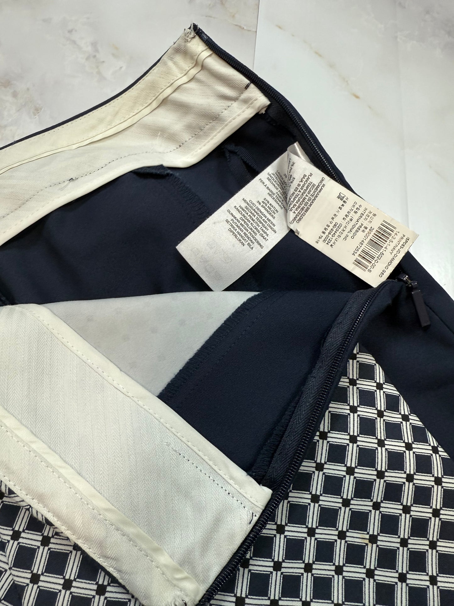 ARMANI EXCHANGE アルマーニエクスチェンジ 総柄 パンツ スリムフィット レディース サイズ0 | ネイビー×ホワイト 幾何学柄