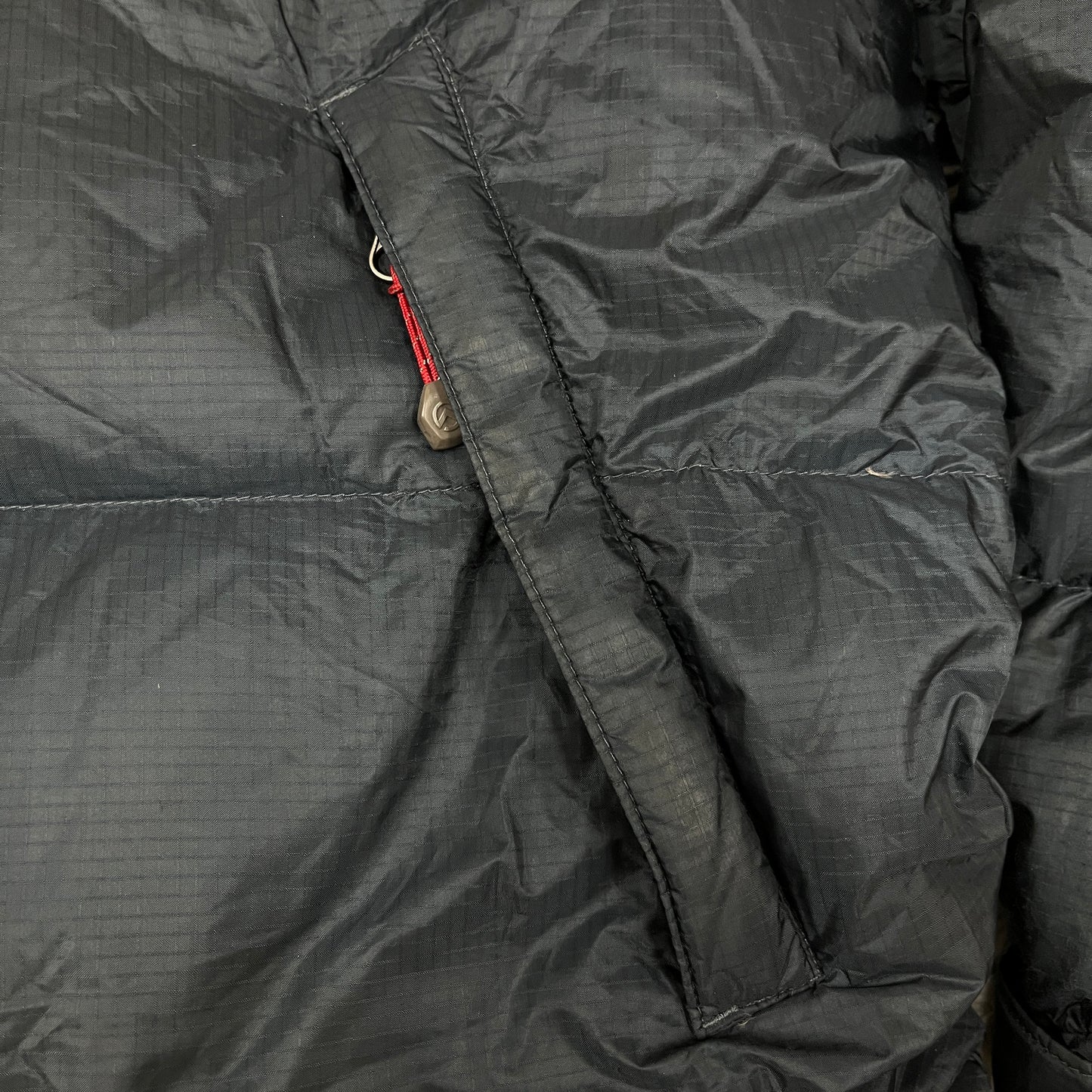 THE NORTH FACE サミットシリーズ バルトロライトジャケット ヌプシ700フィル ブラック×ネイビー メンズ100(L) ノースフェイス ダウンジャケット 防寒 防風 #75