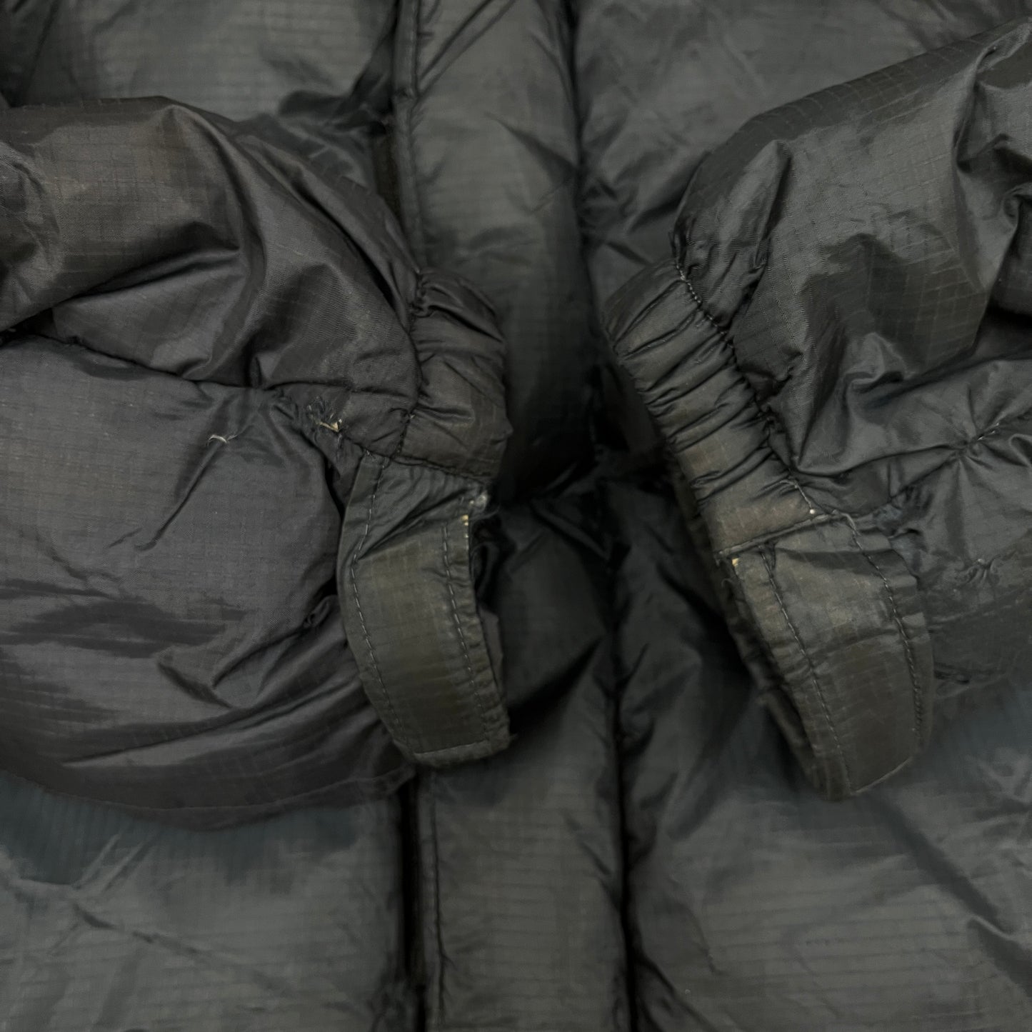 THE NORTH FACE サミットシリーズ バルトロライトジャケット ヌプシ700フィル ブラック×ネイビー メンズ100(L) ノースフェイス ダウンジャケット 防寒 防風 #75