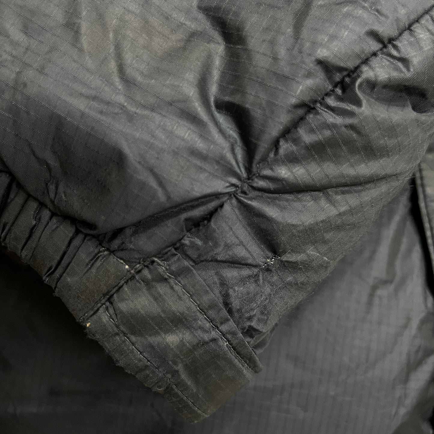 THE NORTH FACE サミットシリーズ バルトロライトジャケット ヌプシ700フィル ブラック×ネイビー メンズ100(L) ノースフェイス ダウンジャケット 防寒 防風 #75