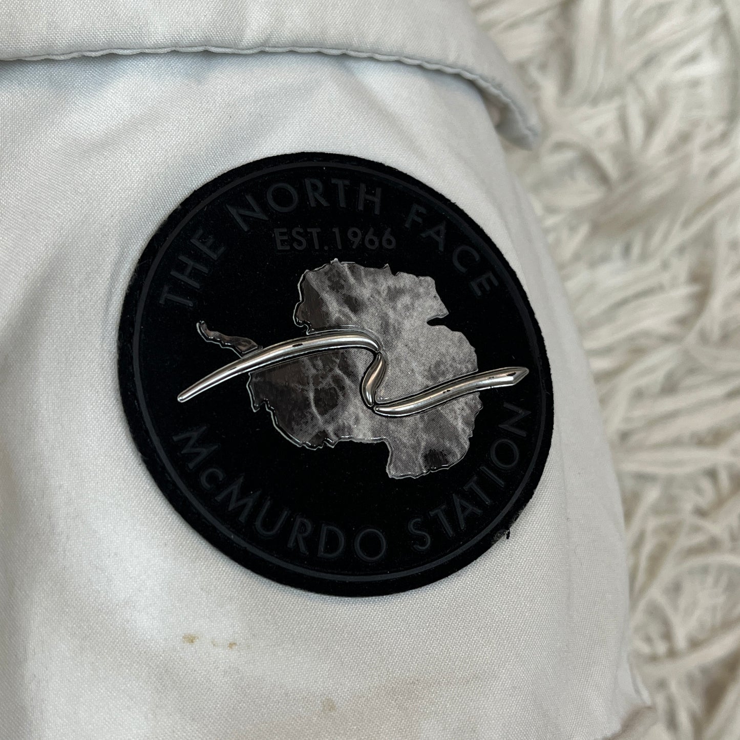 ノースフェイス THE NORTH FACE マクマード ダウンジャケット 160 キッズ ライトグレー×ブラック フード取外し可 DRYVENT #93