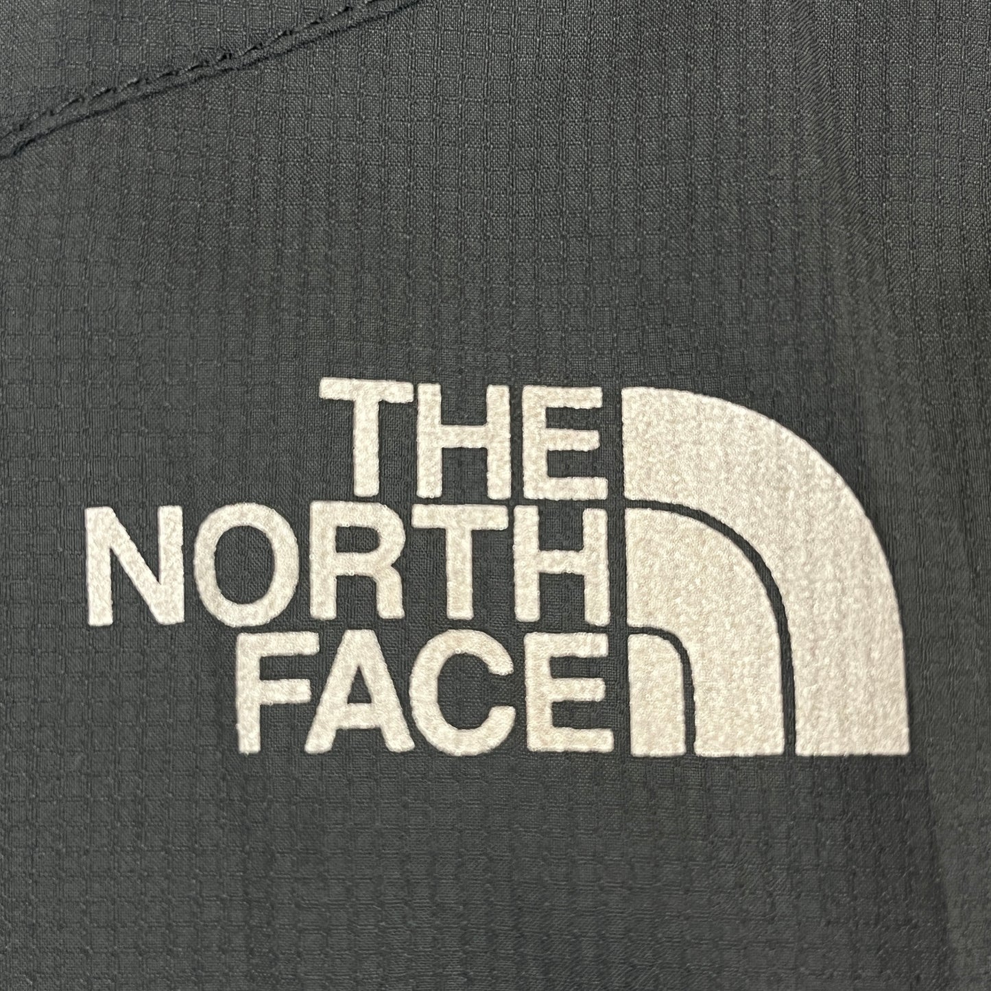THE NORTH FACE（ザ・ノースフェイス）フライトシリーズ ランニングジャケット メンズ95(M) ウインドブレーカー グレー×ライムグリーン 軽量／速乾／反射材付き #108