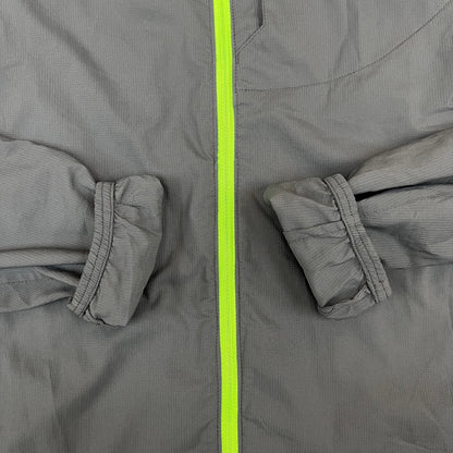 THE NORTH FACE（ザ・ノースフェイス）フライトシリーズ ランニングジャケット メンズ95(M) ウインドブレーカー グレー×ライムグリーン 軽量／速乾／反射材付き #108