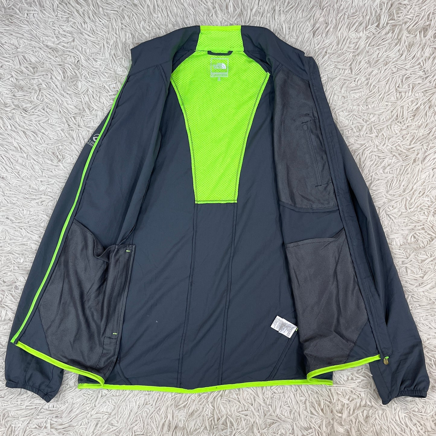 THE NORTH FACE（ザ・ノースフェイス）フライトシリーズ ランニングジャケット メンズ95(M) ウインドブレーカー グレー×ライムグリーン 軽量／速乾／反射材付き #108