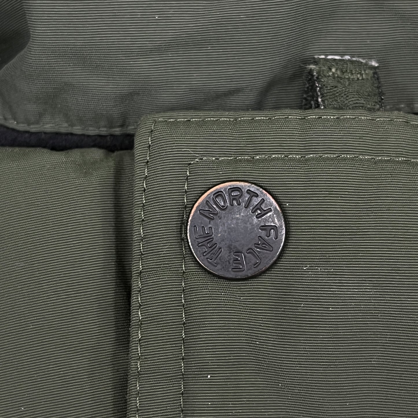 【THE NORTH FACE】ザ ノース・フェイス HyVent 高機能ダウンジャケット Keep-Heat搭載 メンズM(95) カーキ フード着脱可 #139