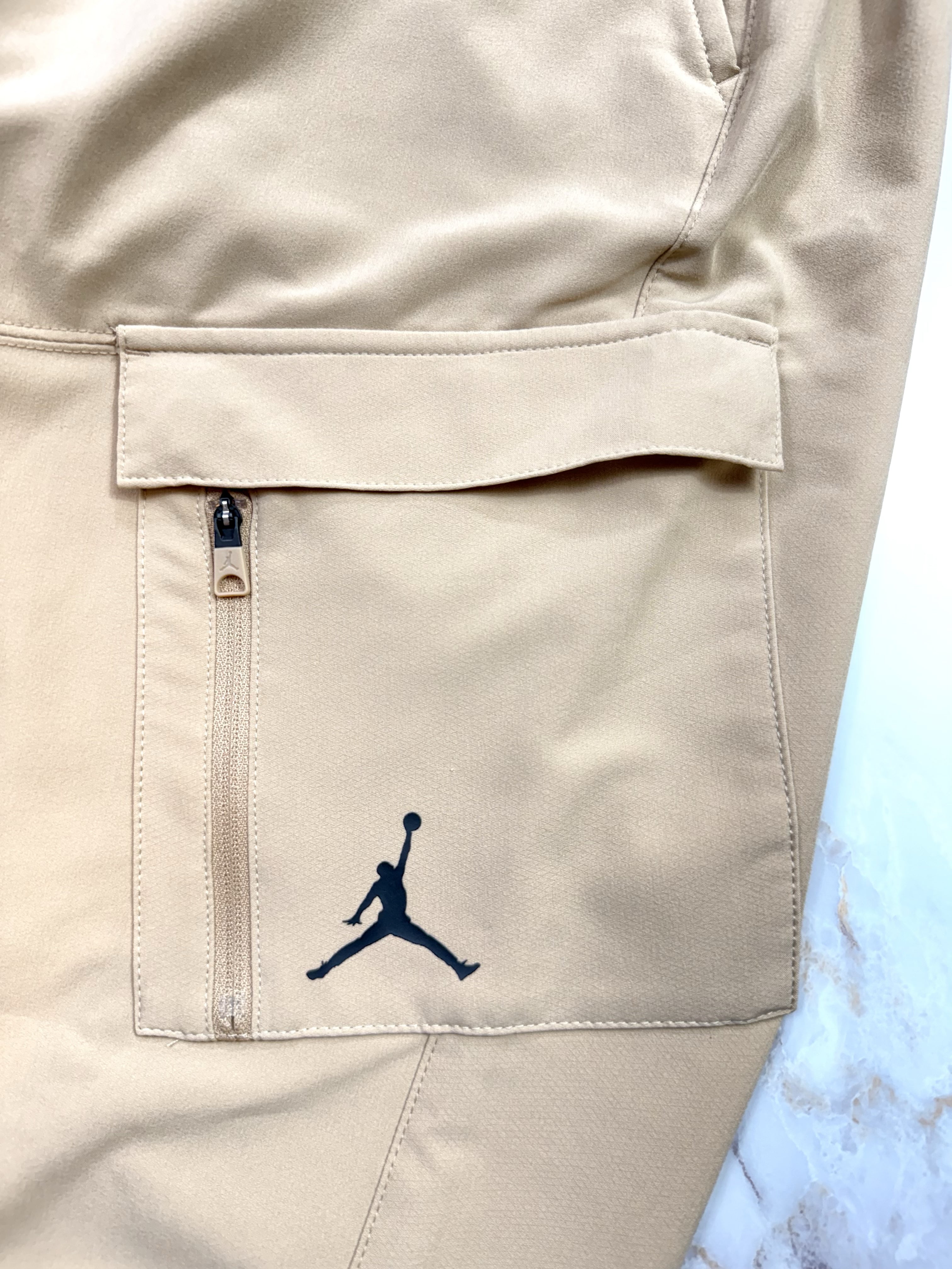 ジョーダン ロゴ付き ベージュ カーゴパンツ Mサイズ NIKE - 定価13860円☆NIKE☆JORDAN☆カーゴパンツ☆ベージュ☆M
