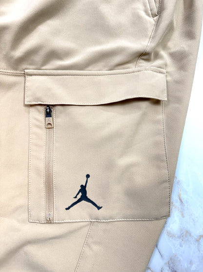 【Nike Air Jordan】カーゴパンツ ジャンプマンロゴ カーキ/ベージュ M (32) - 快適性とスタイルを両立！