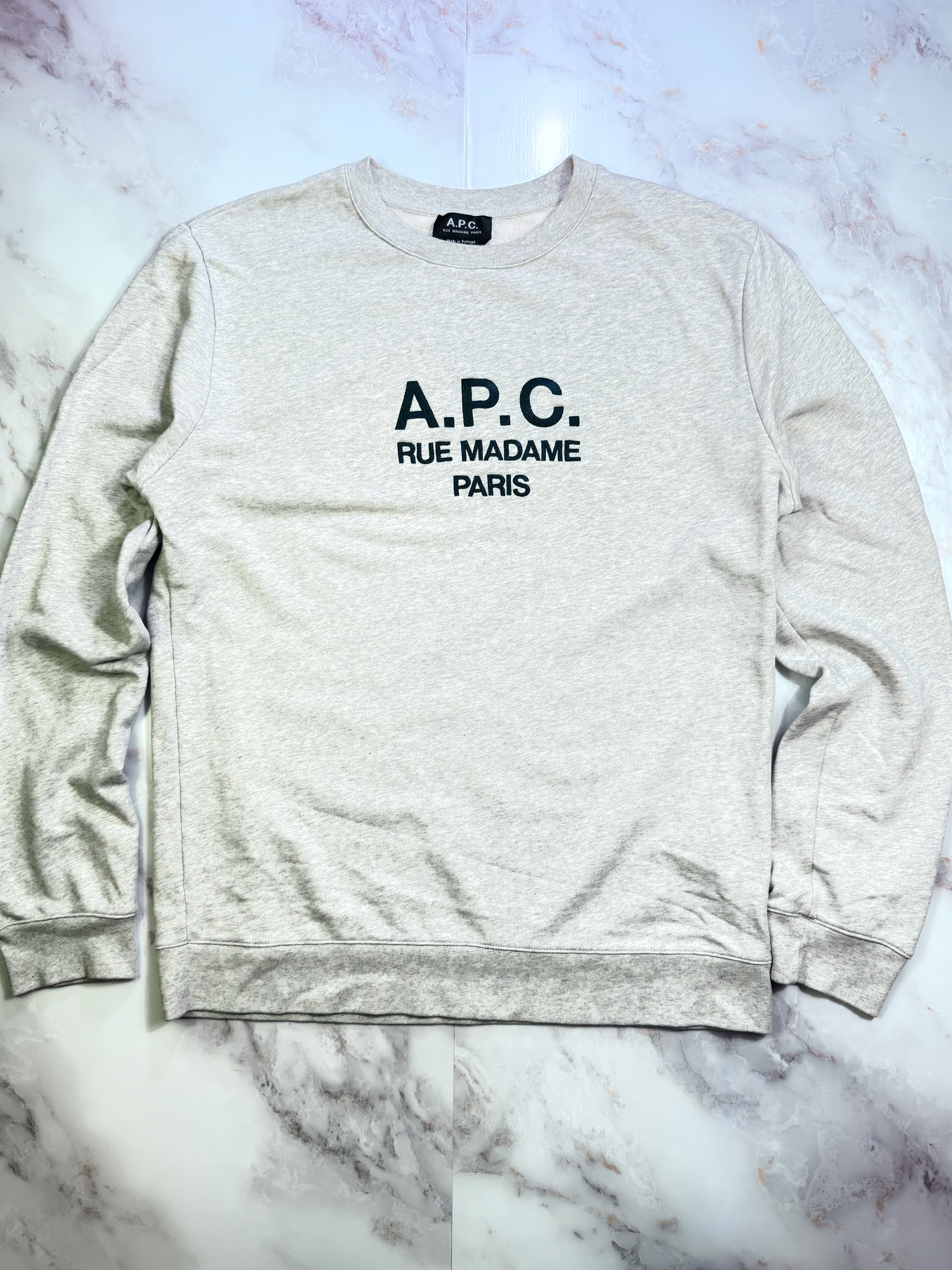 A.P.C. RUE MADAME PARIS トレーナー Lサイズ グレー A.P.C. Rue Madame Paris ロゴ刺繍スウェットシャツ ライト