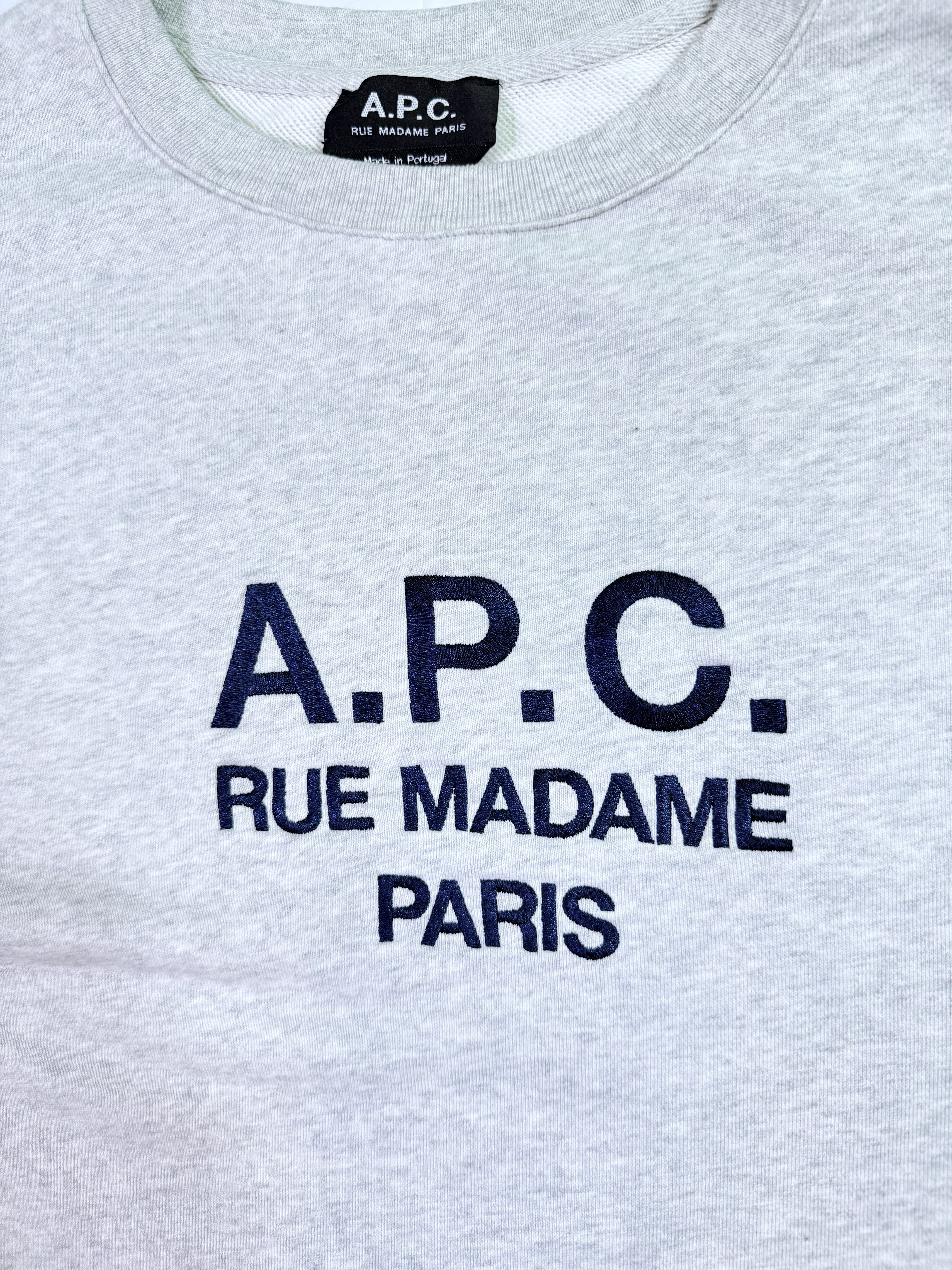 A.P.C. Rue Madame Paris ロゴ刺繍スウェットシャツ ライト