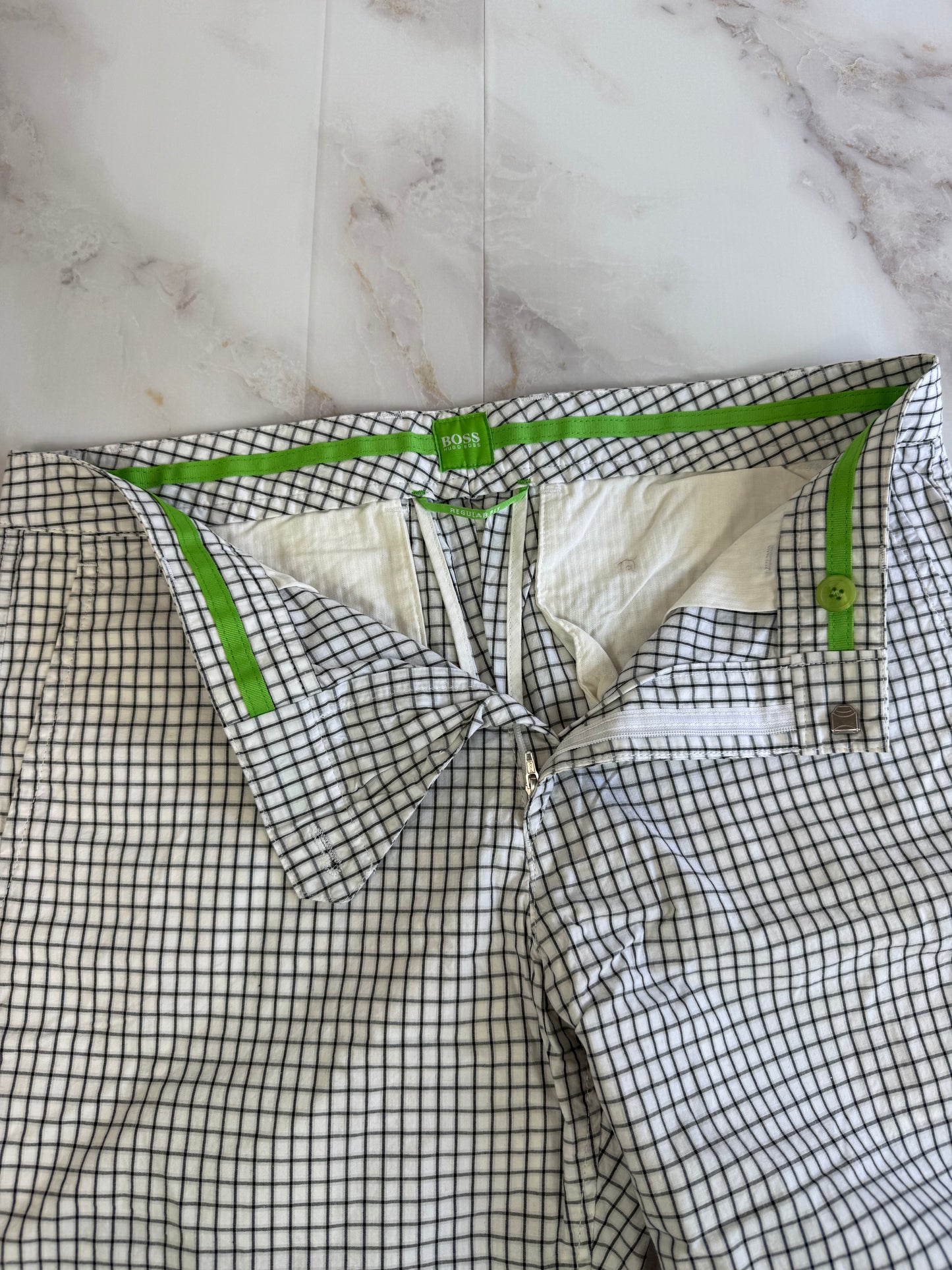 HUGO BOSS パンツ メンズ 32R ホワイト × ブラック チェック柄 レギュラーフィット Cotton100% スラックス カジュアル