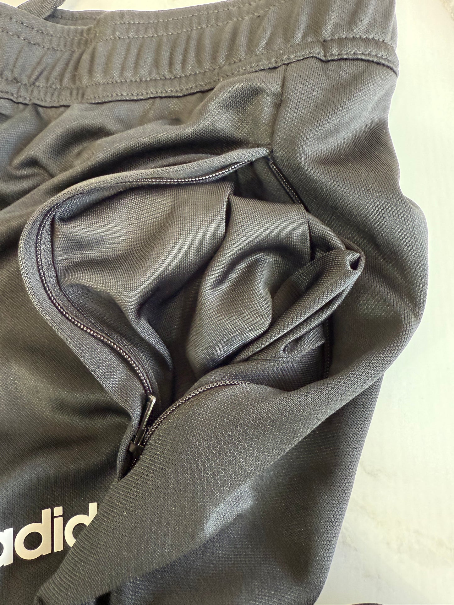 【adidas】Climalite テーパードジャージパンツ Mサイズ ブラック | 吸汗速乾・軽量・スリムシルエット