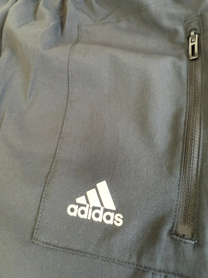 adidas アディダス ジャージパンツ ブラック | サイド3ライン・アジアSサイズ・軽量リサイクル素材使用 🏷️ 商品説明：