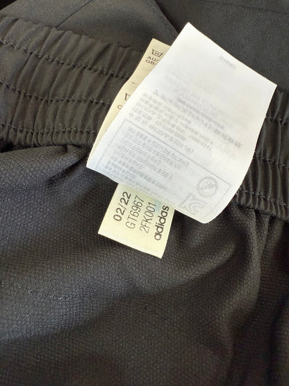 adidas アディダス ジャージパンツ ブラック | サイド3ライン・アジアSサイズ・軽量リサイクル素材使用 🏷️ 商品説明：