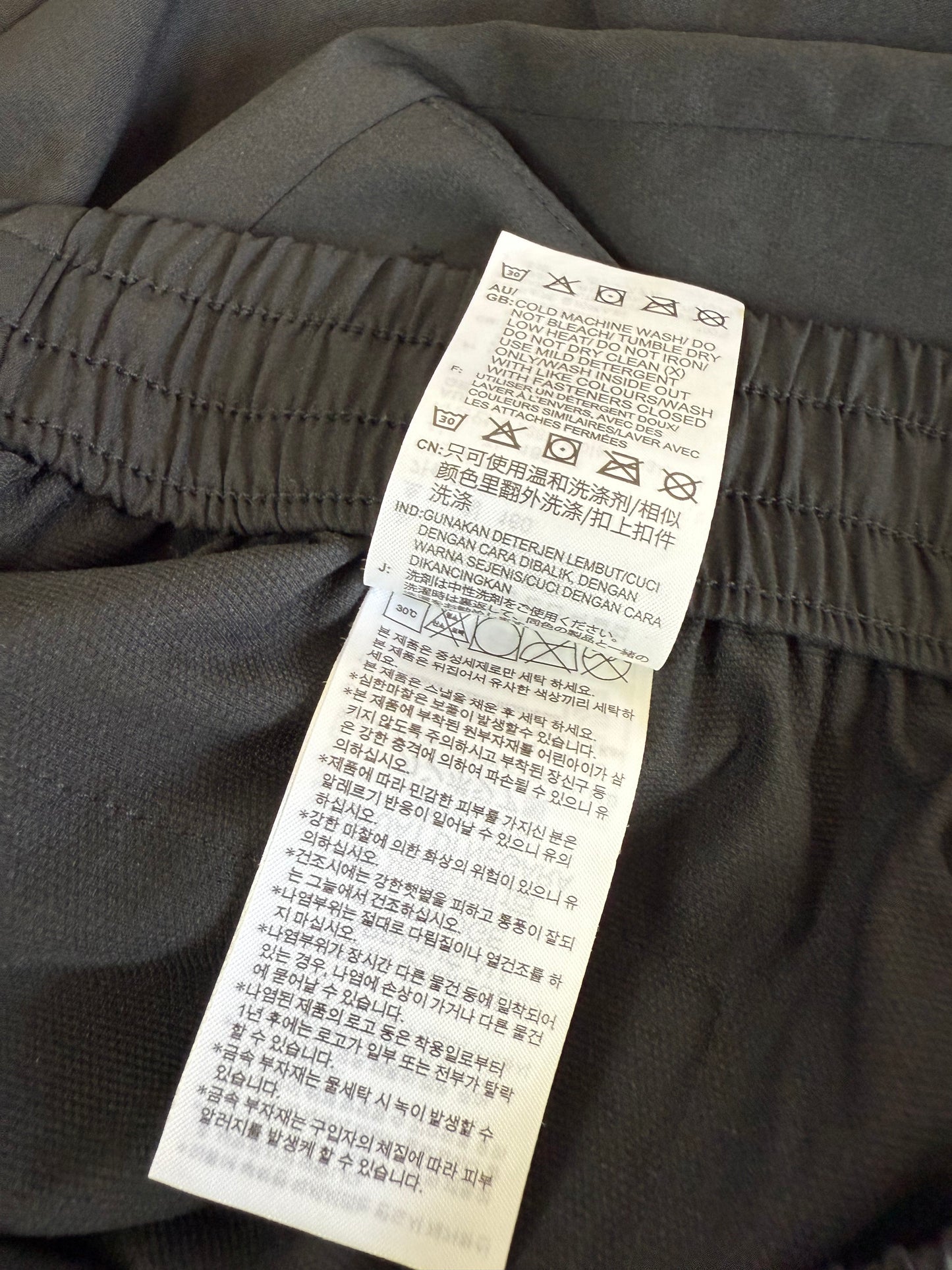 adidas アディダス ジャージパンツ ブラック | サイド3ライン・アジアSサイズ・軽量リサイクル素材使用 🏷️ 商品説明：