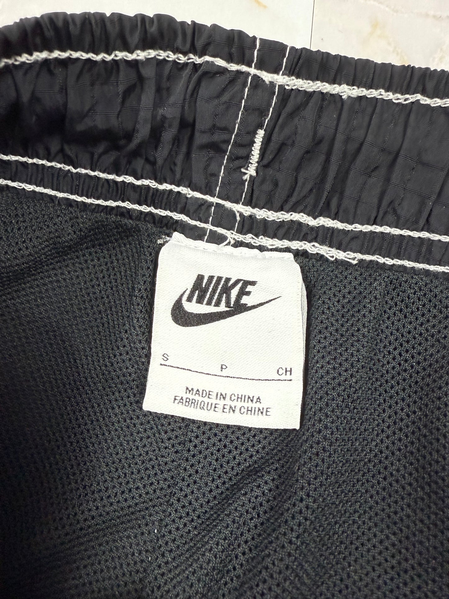 【NIKE】ナイキ ナイロンパンツ ブラック Sサイズ DR6203-010 リフレクティブ スウッシュ スポーツウェア
