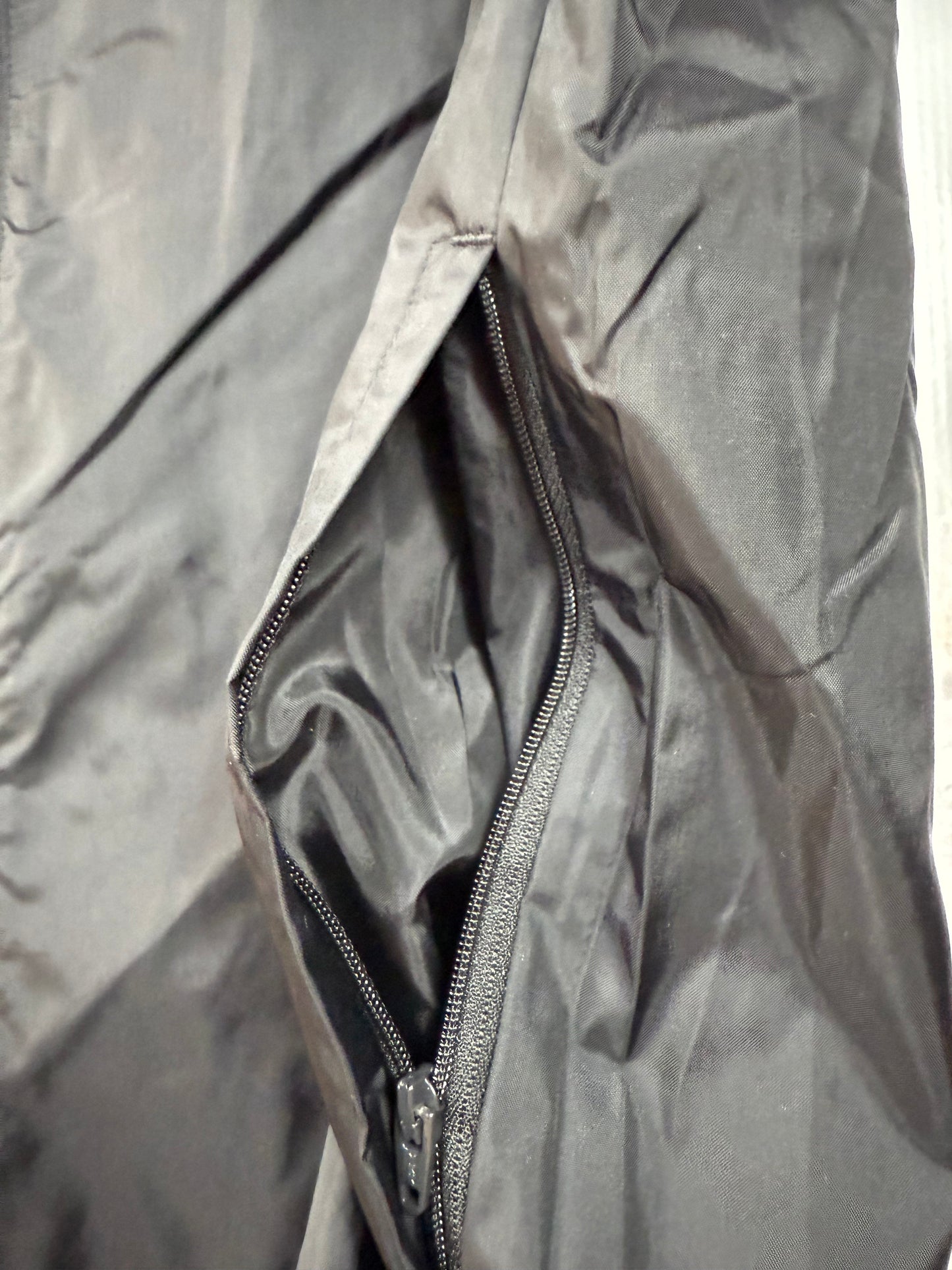 【adidas】フード付き ナイロンジャケット グレー Lサイズ相当 CORE18 RN JKT メンズ アディダス ウインドブレーカー