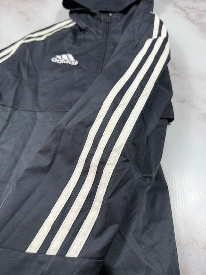 【adidas × Manchester United】マンチェスター・ユナイテッド AON スポンサーロゴ入り ウィンドブレーカー パーカー ブラック Lサイズ相当