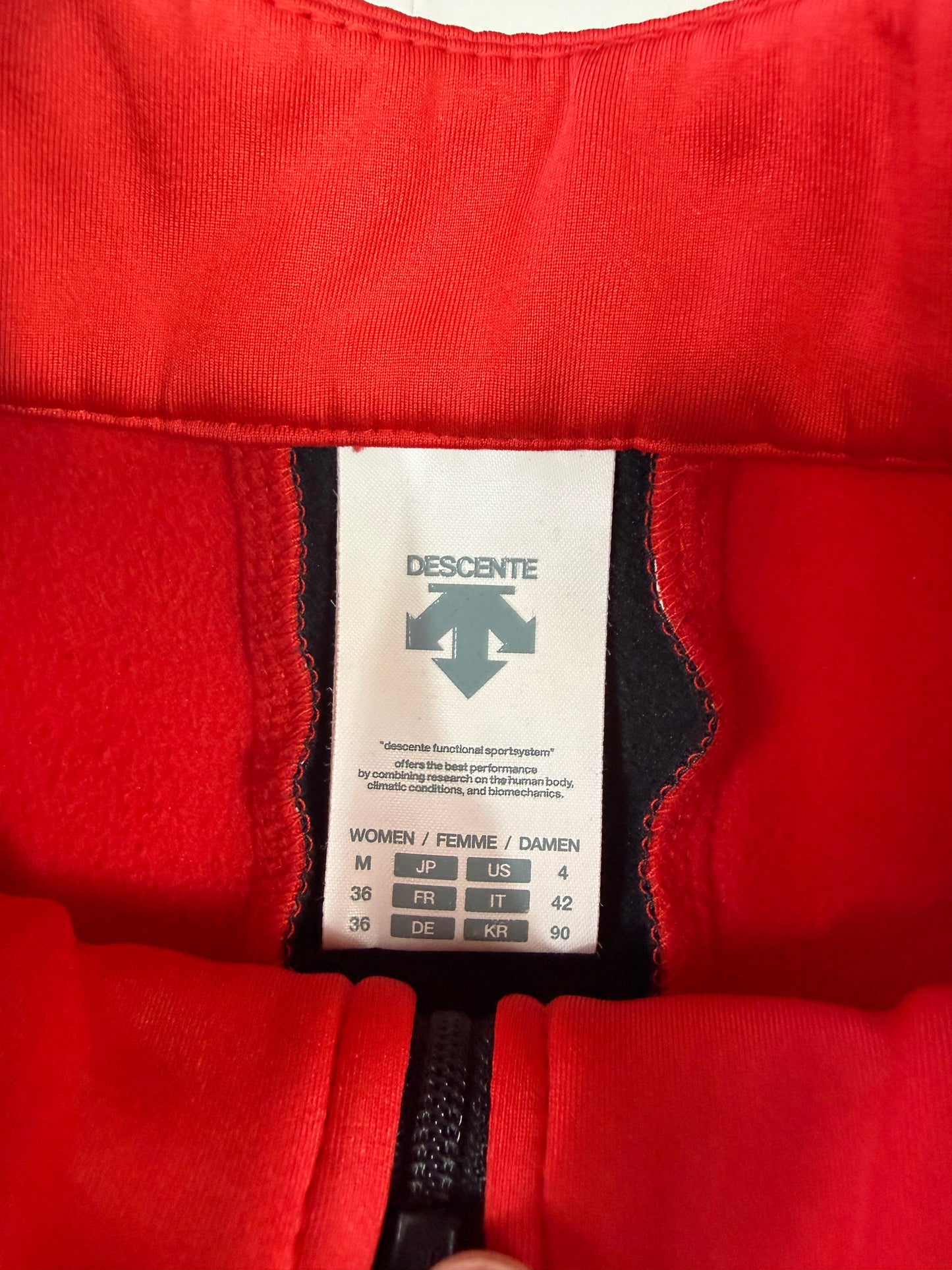 【DESCENTE】デサント レディース ストレッチ トレーニングジャケット レッド Mサイズ フルジップ スポーツウェア